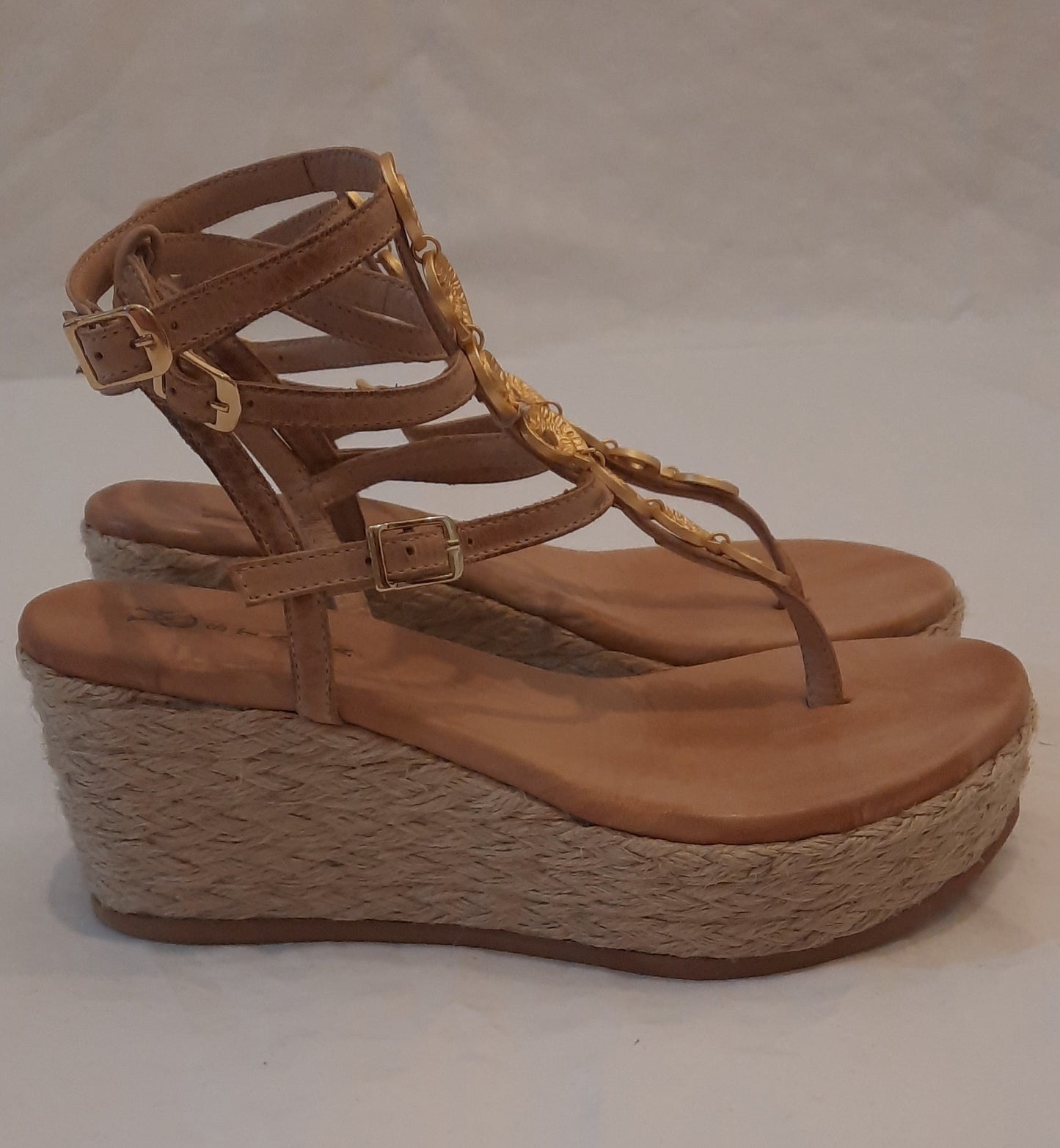 Beige Platform Leather Sandals – Handmade with Gold Spiral Detail